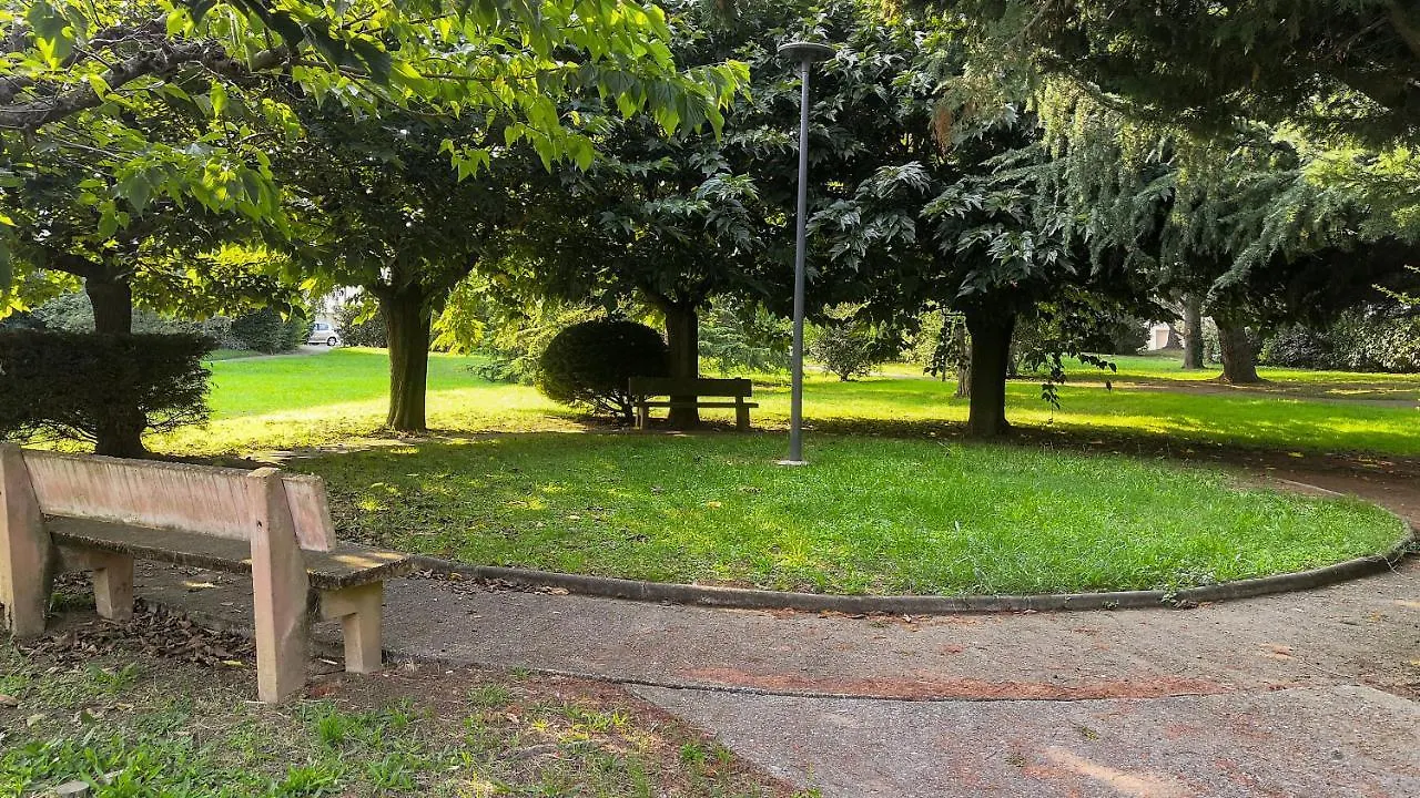 Appartement Toulouse Blagnac Meet Aeroport 5 Min Tramway A 6 Min Free Parking Proche De Toutes Commodites Belle Terrasse 0*,